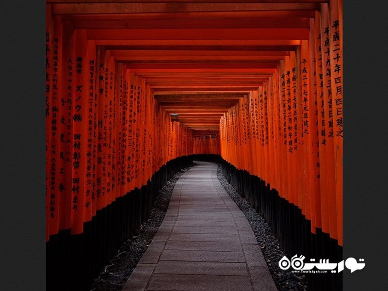 10. از معبد نمادین فوشیمی ایناری تایشا (Fushimi Inari-taisha) دیدن کنید