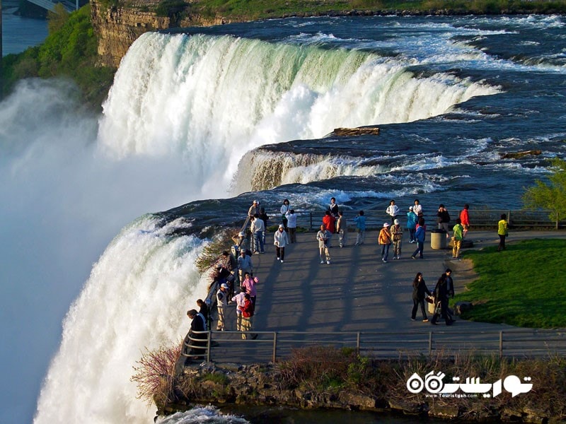  آبشار نیاگارا یکی از جاذبه های گردشگری برتر در کانادا