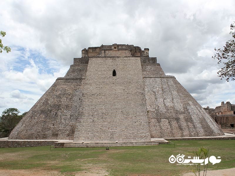 2. هرم مجیشن (Pyramid Of The Magician) - اوکسمال