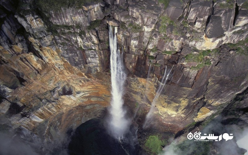 13. بر فراز آبشارهای آنجل (Angel Falls) پرواز کنید، ونزوئلا