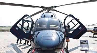 سرگرمی پرواز با هلیکوپتر در دبی شهر امارات متحده عربی کشور دبی