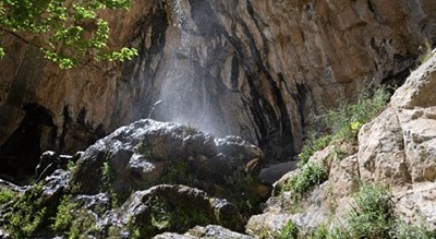 آبشار و چشمه لادر شهرستان اصفهان استان اصفهان
